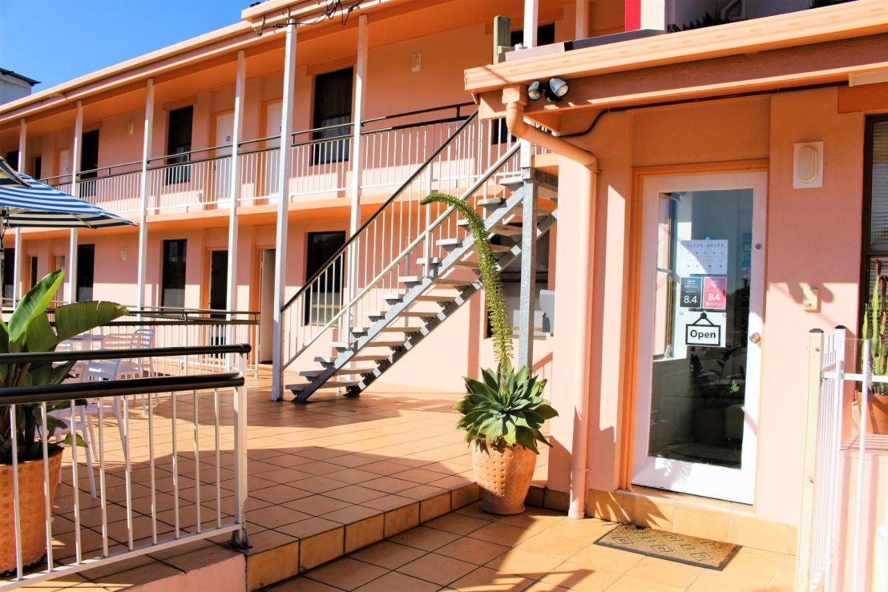 Camden Motor Motel 3*
